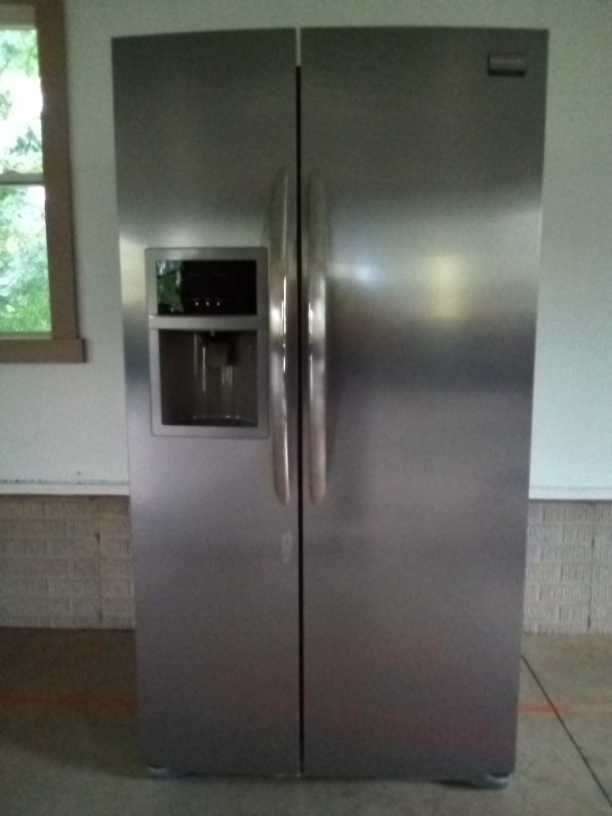 Electric Frigidaire refrigerator